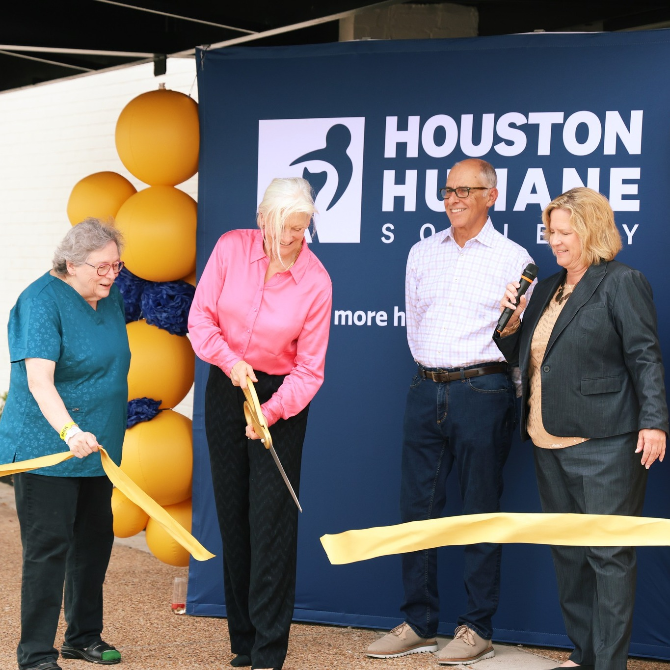 clinic-ribbon-cutting
